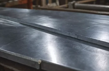 Obróbki blacharskie z blachy ocynkowanej – zalety i wady.